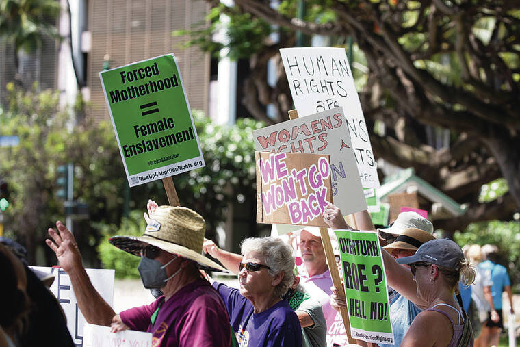 CINDY ELLEN RUSSELL / CRUSSELL@STARADVERTISER.COM
                                People gathered Friday along Ala Moana Boulevard to protest the U.S. Supreme Court decision to strike down Roe v. Wade.