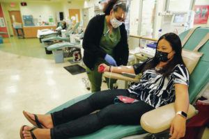 JAMM AQUINO/JAQUINO@STARADVERTISER.COM
                                Honolulu resident Jenny Liu gives blood with the assistance of collection specialist Val Blackman at the Blood Bank of Hawaii’s Moiliili clinic in Honolulu.