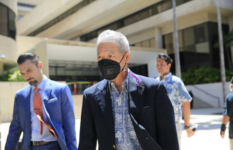 JAMM AQUINO / JAQUINO@STARADVERTISER.COM
                                Former Honolulu prosecutor Keith Kaneshiro, right, leaves federal court on June 17.