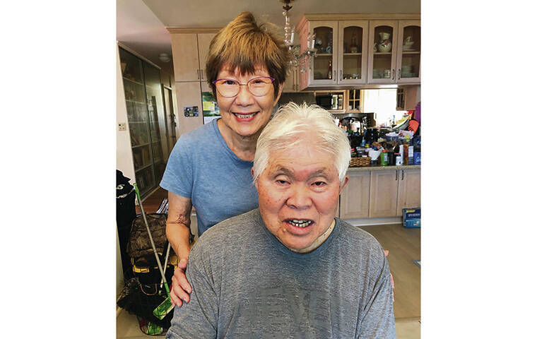 CURTIS MURAYAMA / CMURAYAMA@STARADVERTISER.COM
                                Coach Les Murakami and his wife, Dot, of 58 years at their home.