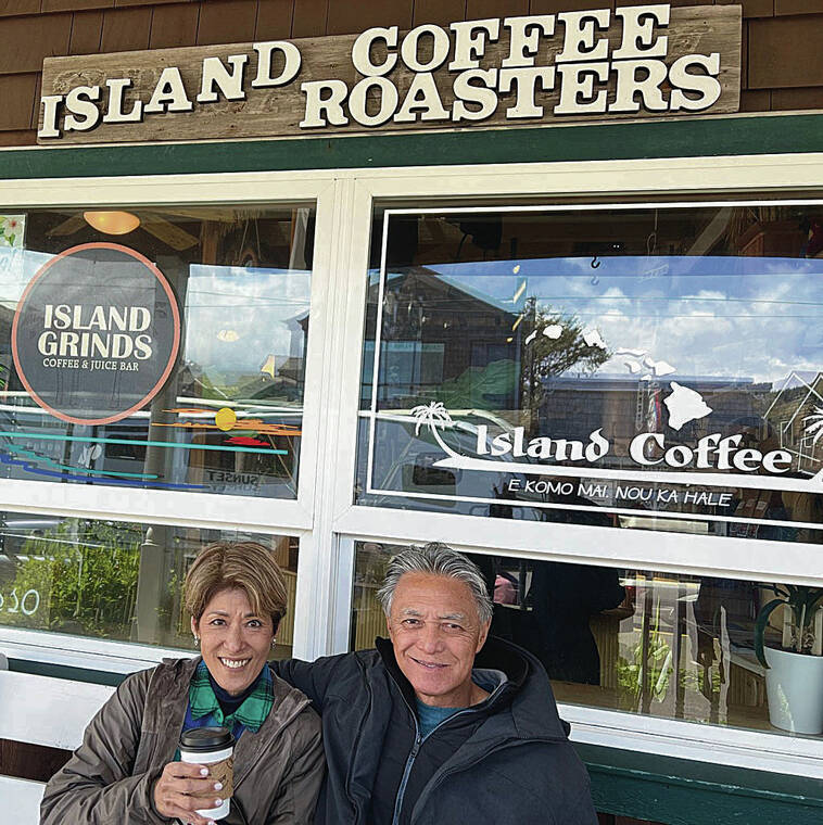 Dale, left, and Lindsay Tamashiro of Waipahu stopped for coffee when they saw the “E Komo Mai” sign at Island Grinds Coffee & Juice Bar while in Cannon Beach, Ore., in May. 
Photo by Glenn Nishimitsu.