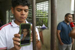 ASSOCIATED PRESS
                                Jaser Daniel Ortiz shows a photo of his mother Nayarith Bueso in El Progreso, Honduras, on Thursday. Nayarith Bueso was among the more than 50 migrants who were found dead inside a tractor-trailer near San Antonio, Texas.