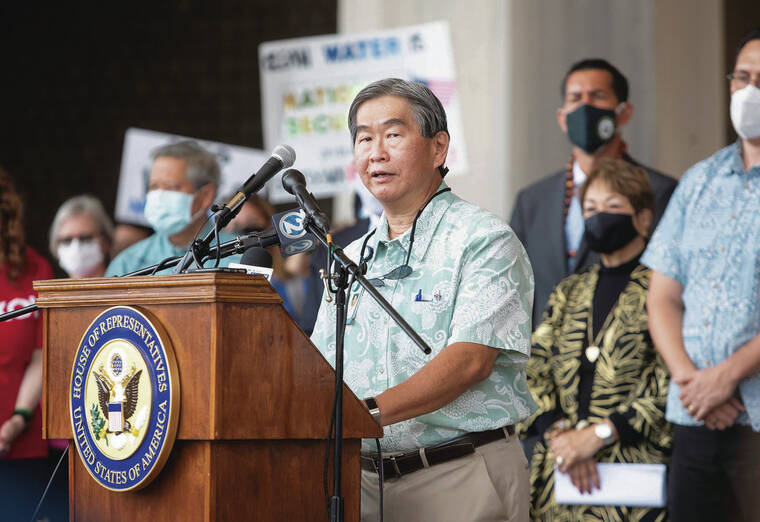 CINDY ELLEN RUSSELL / CRUSSELL@STARADVERTISER.COM
                                Honolulu Board of Water Supply Manager and Chief Engineer Ernie Lau speaks during a press conference on Feb. 11.