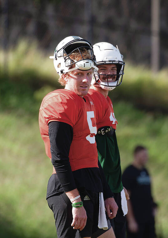 CINDY ELLEN RUSSELL / CRUSSELL@STARADVERTISER.COM
                                Hawaii quarterbacks Jake Farrell, left, and Cammon Cooper watched practice on April 7. Farrell was placed on scholarship after spring practice. Cooper joined the Warriors in January as a transfer from Washington State.