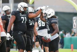JAMM AQUINO / JAQUINO@STARADVERTISER.COM
                                Hawaii offensive lineman Micah Vanterpool, left, celebrated with running back Dedrick Parson during the Rainbow Warriors’ spring game on April 16 at the Clarence T.C. Ching Complex.