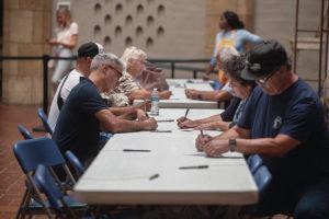 CINDY ELLEN RUSSELL / CRUSSELL@STARADVERTISER.COM
                                People register to vote at Honolulu Hale on the final day of the primary elections,