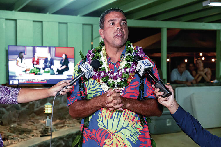KAT WADE / SPECIAL TO THE STAR-ADVERTISER
                                Lieutenant governor candidate Ikaika Anderson gives a short speech to his supporters on Saturday.