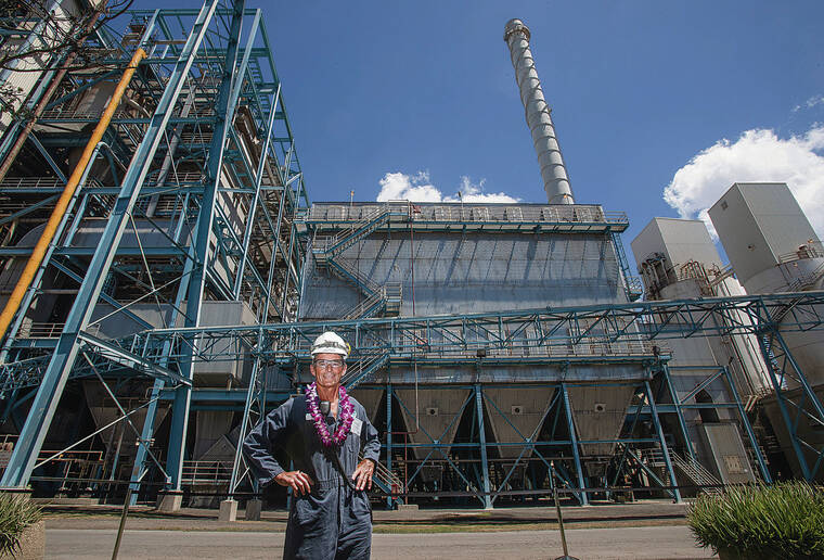 CINDY ELLEN RUSSELL / CRUSSELL@STARADVERTISER.COM
                                Pat Murphy, who was a newly hired maintenance technician in 1991 when the plant was under construction, stood in front of the facility Thursday. He is now vice president of plant operations and will help decommission the facility.