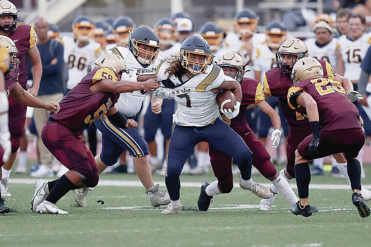 ANDREW LEE / SPECIAL TO THE STAR-ADVERTISER
                                Punahou’s Iosepa Lyman rushed with the ball as he fended off Castle’s Julian Gonzalez on Thursday.