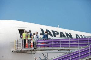 COURTESY ERIN KHAN
                                Passengers disembarked a Japan Airlines flight Tuesday at Ellison Onizuka Kona International Airport at Keahole. It marked the return of direct flights to Hawaii island from Japan since the pandemic.