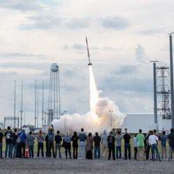 COURTESY UNIVERSITY OF HAWAII
                                UH community college students watch a NASA rocket launch their experiment into space.