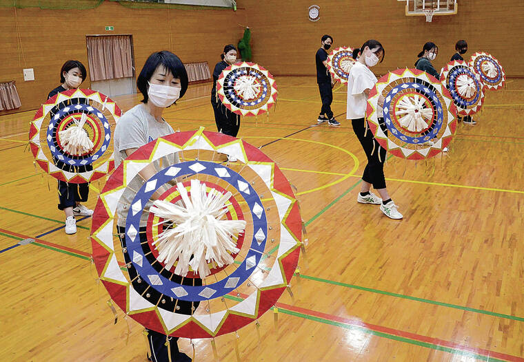 JAPAN NEWS-YOMIURI
                                Members of Hyakkaryoran practice umbrella dances for the festival.