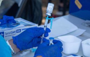 CRAIG T. KOJIMA / SEPT. 11
                                A syringe being filled with Pfizer bivalent vaccine at a drive-thru flu and COVID-19 vaccination clinic at The Queen’s Medical Center – West O‘ahu earlier this month.