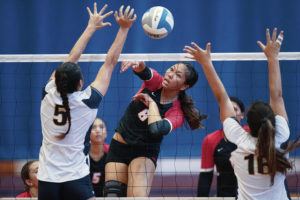‘Iolani sweeps Punahou, nears ILH girls volleyball title