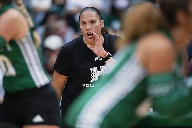 GEORGE F. LEE / SEPT. 1
                                Wahine coach Robyn Ah Mow says “everybody guns for Hawaii” because of its reputation.