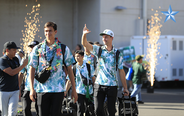 Fans cheer as the Hawaii men’s volleyball team departs outside Stan Sheriff Center