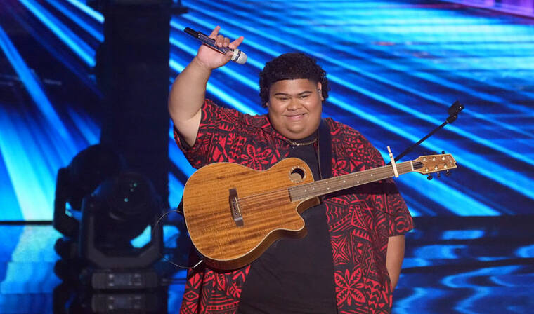Iam Tonji, nacido en Kahoku, ha sido coronado ganador de American Idol