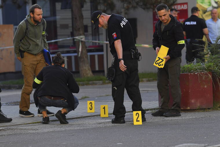 Streľba v hlavnom meste Slovenska si vyžiadala jedného mŕtveho a štyroch zranených