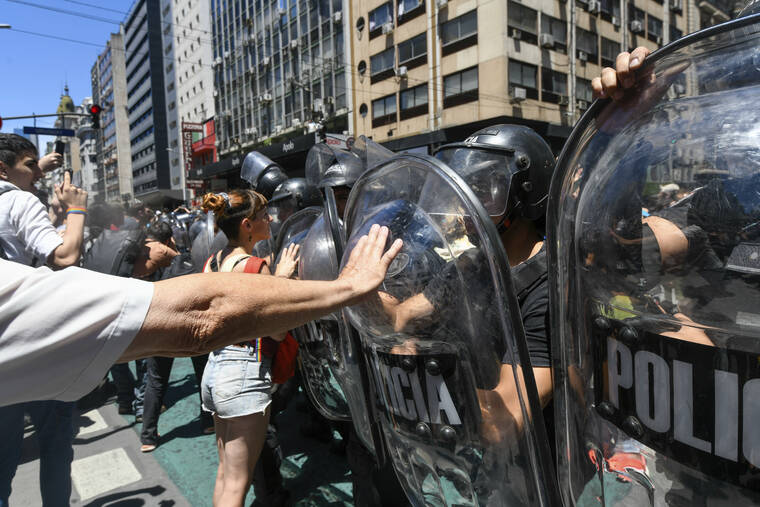 Los sindicatos argentinos salen a las calles para protestar contra el presidente