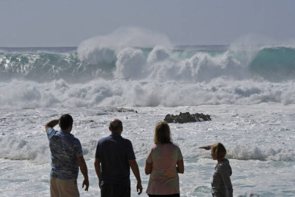 High surf advisory for most north, west shores extended to Thursday
