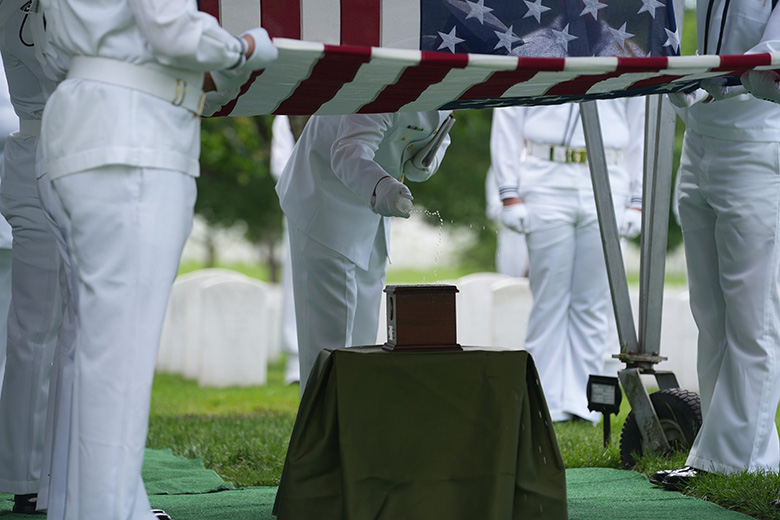 USS Oklahoma sailor Frank Hryniewicz laid to rest at Arlington