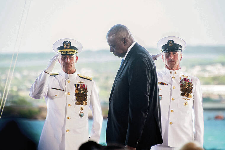 U.S. defense secretary meets leaders, presides over ceremony