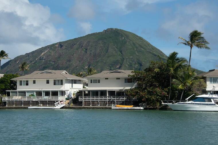 Manhole overflow spilled wastewater into Hawaii Kai Marina