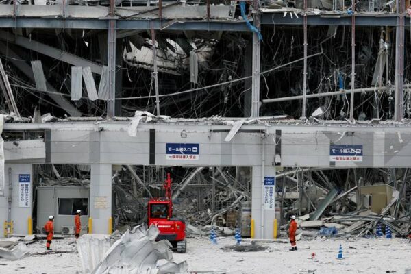 2 killed in blast were told to return to mall