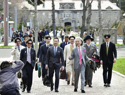 ‘Suit walks’ show elegance of attire in Japan