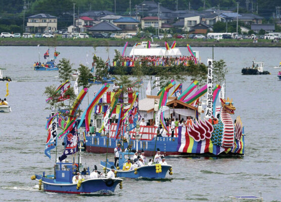 Grand water procession